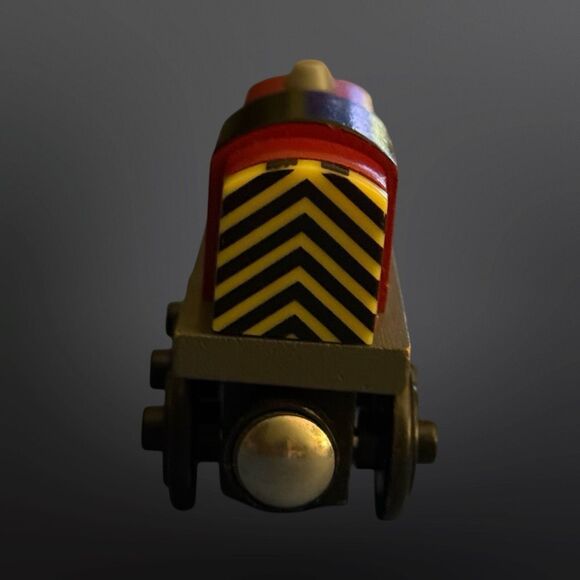 Thomas The Train Wooden Railway SALTY Train Red Engine Car B4 - Picture 5 of 7